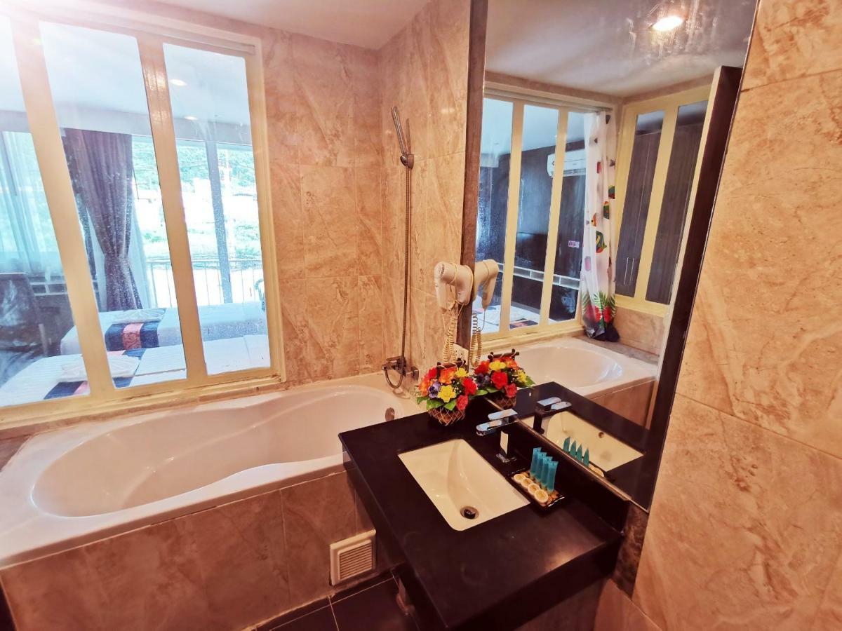 Paksaa Boutique Hotel Patong Ngoại thất bức ảnh